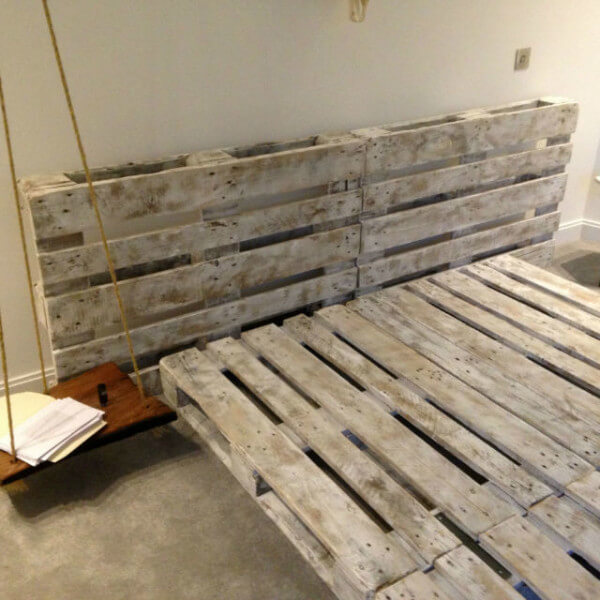 Whitewashed Pallet Bed