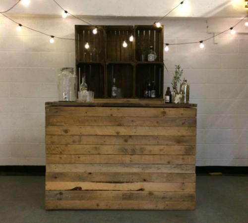 https://www.gasandairstudios.co.uk/wp-content/uploads/2016/09/wedding-bar-with-crate-shelving-500x450.jpg